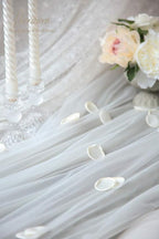 Floroom 500pcs Rose Petals Ivory Faux Silk Flower Petals for Wedding Flower Girl Basket White Aisle Scatter Dinner Table Centerpieces Party Confetti Bridal Shower Romantic Night Decoration