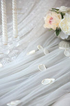 Floroom 300pcs Rose Petals Ivory Faux Silk Flower Petals for Wedding Flower Girl Basket White Aisle Scatter Dinner Table Centerpieces Party Confetti Bridal Shower Romantic Night Decoration