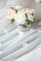 Floroom 500pcs Rose Petals Ivory Faux Silk Flower Petals for Wedding Flower Girl Basket White Aisle Scatter Dinner Table Centerpieces Party Confetti Bridal Shower Romantic Night Decoration