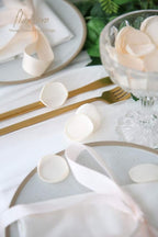 Floroom 500pcs Rose Petals Cream Faux Silk Flower Petals for Wedding Flower Girl Basket Aisle Scatter Dinner Table Centerpieces Party Confetti Bridal Shower Romantic Night Decoration