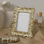 Cuspin Vintage Picture Frame 4x6 Frames, Gold Palm Leaves Textured Hand-Crafted Resin with Glass Front Elegant Retro Vintage Design Photo Frame for Wall and Tabletop Display Home Decor