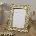 Cuspin Gold 5x7 Picture Frame, Vintage Gold Palm Leaves Textured Hand-Crafted Resin with Glass Front Elegant Retro Vintage Design Photo Frame for Wall and Tabletop Display Home Decor